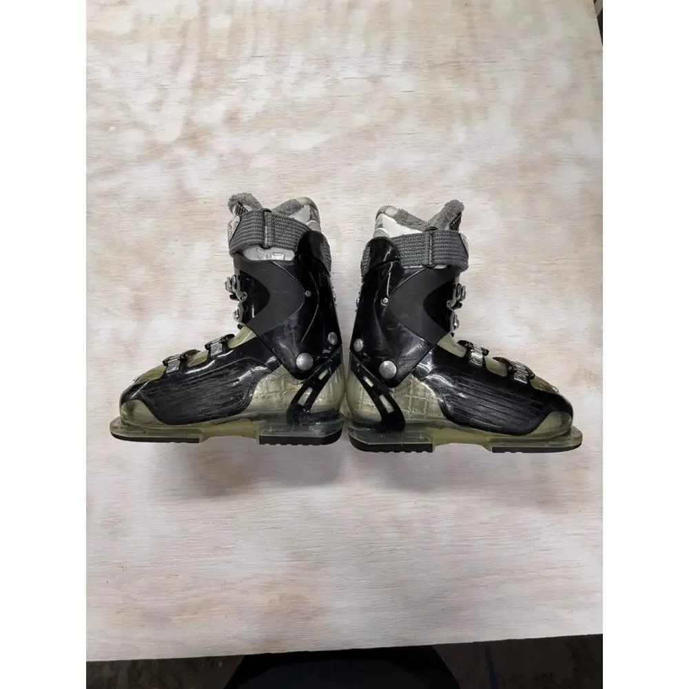 Salomon Women's Black and Olive Winter Ski Boots Size 23